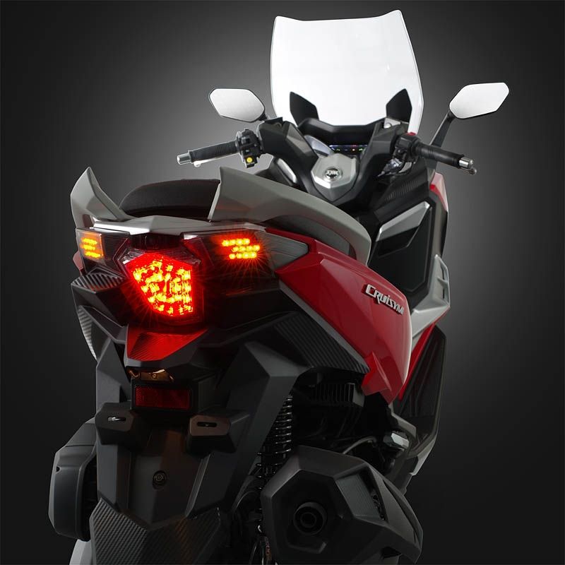 PARTE TRASERA Y ASAS DE LA SYM CRUISYM EN VALENCIA