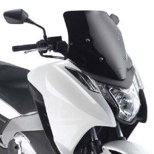 Cupula baja deportiva givi negra brillo para honda